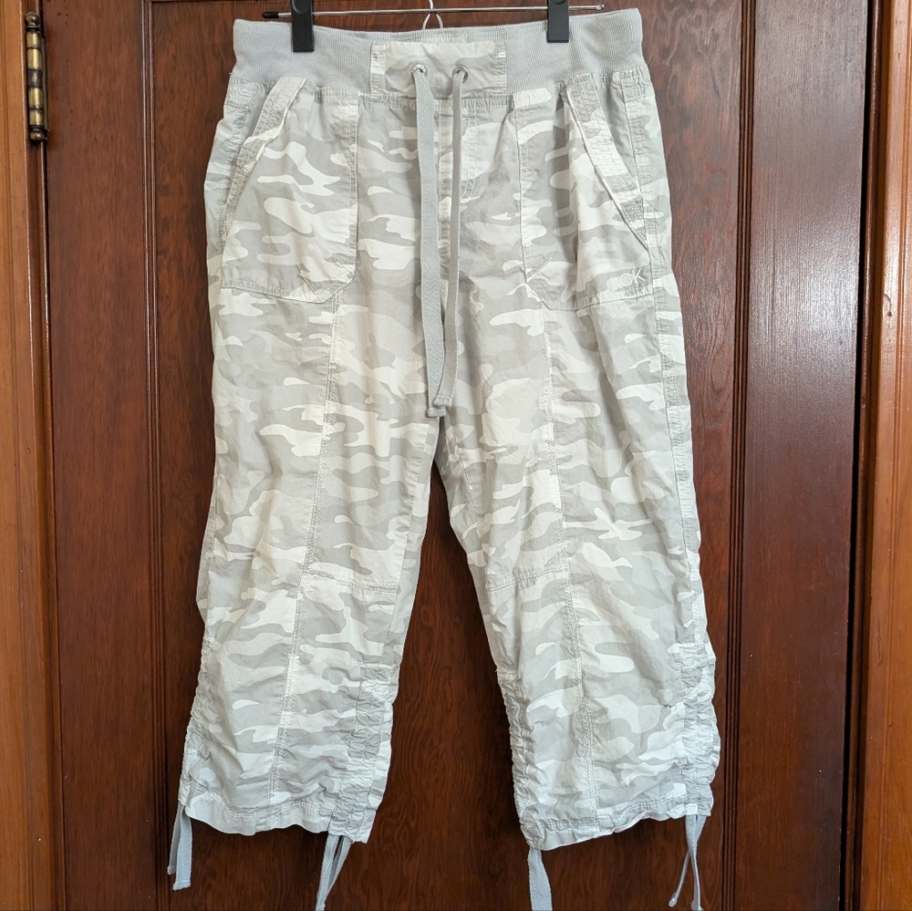 Like New! Calvin Klein Performance Camo Printed Tie-Hem Capri Pants